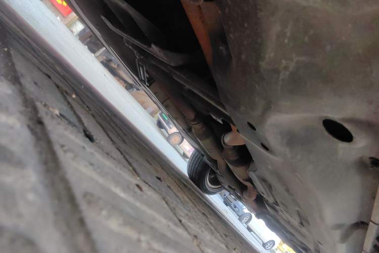 Used Mercedes-Benz M-Class 2010 ML 300 4MATIC Chassis Front Left
