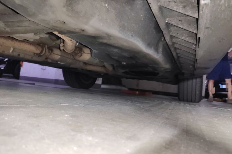 Used Mercedes-Benz M-Class 2010 ML 350 4MATIC Luxury Model Chassis Front Left