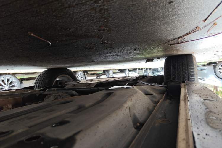 Used Mercedes-Benz M-Class 2010 ML 300 4MATIC Chassis Front Left
