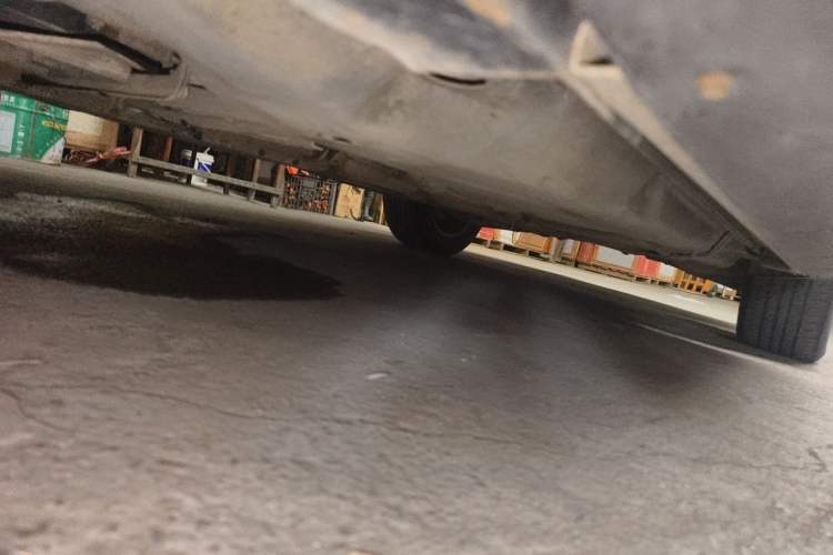 Used Mercedes-Benz M-Class 2010 ML 300 4MATIC Chassis Front Left