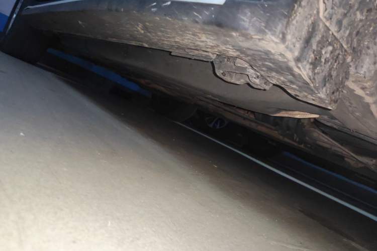 Used Mercedes-Benz M-Class 2010 ML 300 4MATIC Chassis Front Right
