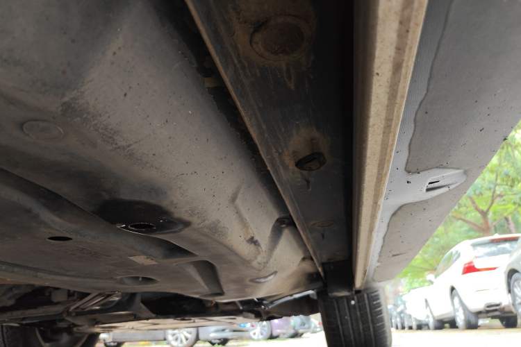 Used Mercedes-Benz M-Class 2010 ML 300 4MATIC Chassis Front Right