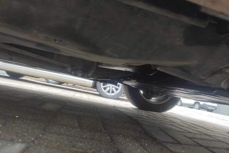 Used Mercedes-Benz M-Class 2010 ML 300 4MATIC Chassis Front Right