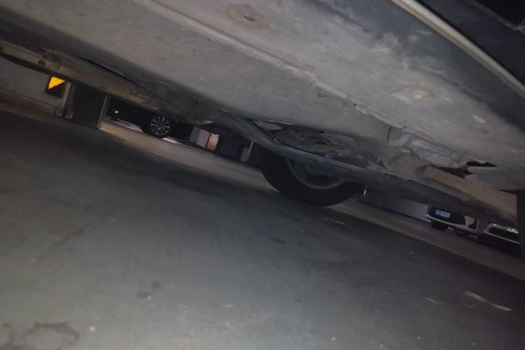 Used Mercedes-Benz M-Class 2010 ML 300 4MATIC Chassis Front Right