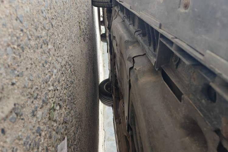 Used Mercedes-Benz M-Class 2010 ML 300 4MATIC Chassis Rear Left