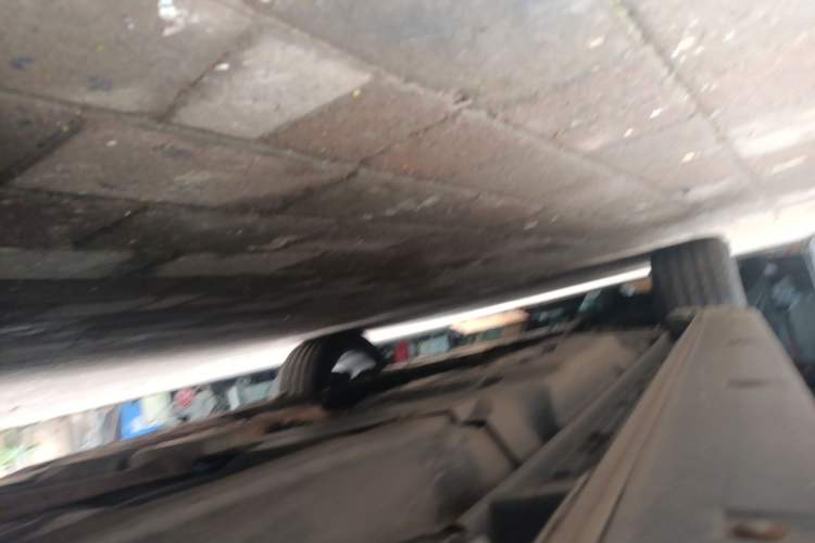 Used Mercedes-Benz M-Class 2010 ML 500 4MATIC Chassis Rear Left