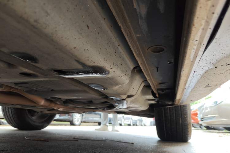 Used Mercedes-Benz M-Class 2010 ML 300 4MATIC Chassis Rear Left