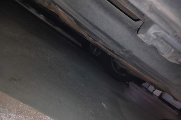 Used Mercedes-Benz M-Class 2010 ML 300 4MATIC Chassis Rear Left