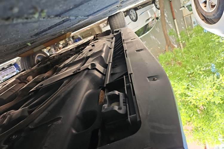 Used Mercedes-Benz M-Class 2010 ML 300 4MATIC Chassis Rear Left