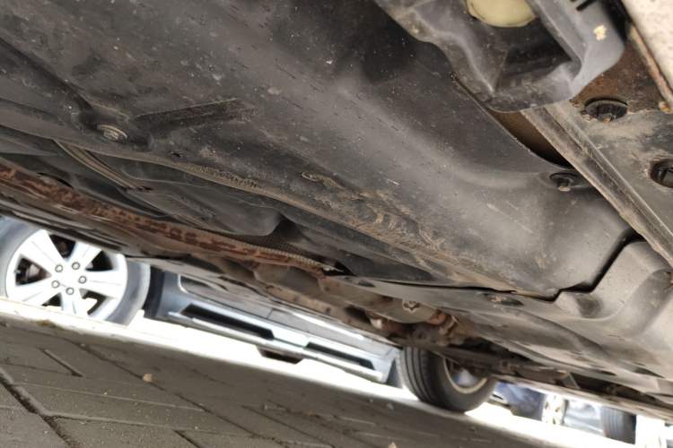 Used Mercedes-Benz M-Class 2010 ML 300 4MATIC Chassis Rear Right