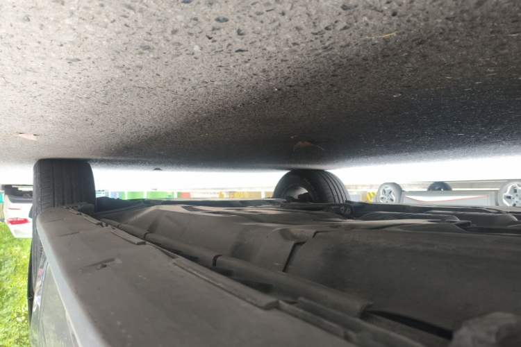 Used Mercedes-Benz M-Class 2010 ML 300 4MATIC Chassis Rear Right