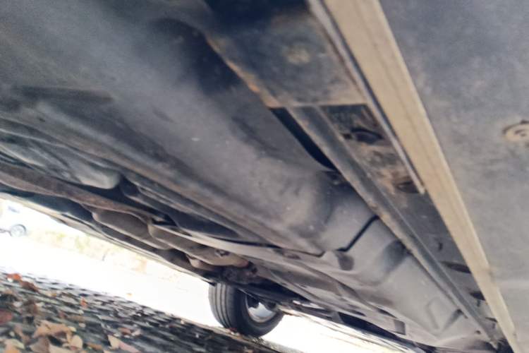 Used Mercedes-Benz M-Class 2010 ML 300 4MATIC Chassis Rear Right