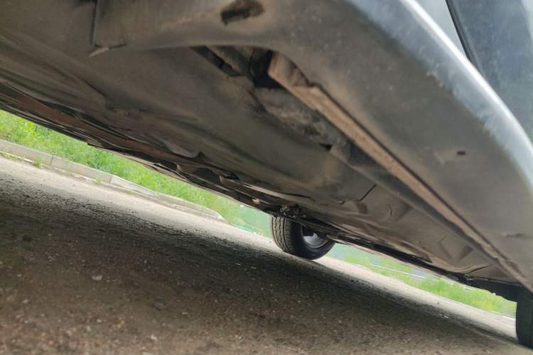 Used Mercedes-Benz M-Class 2010 ML 300 4MATIC Chassis Rear Right