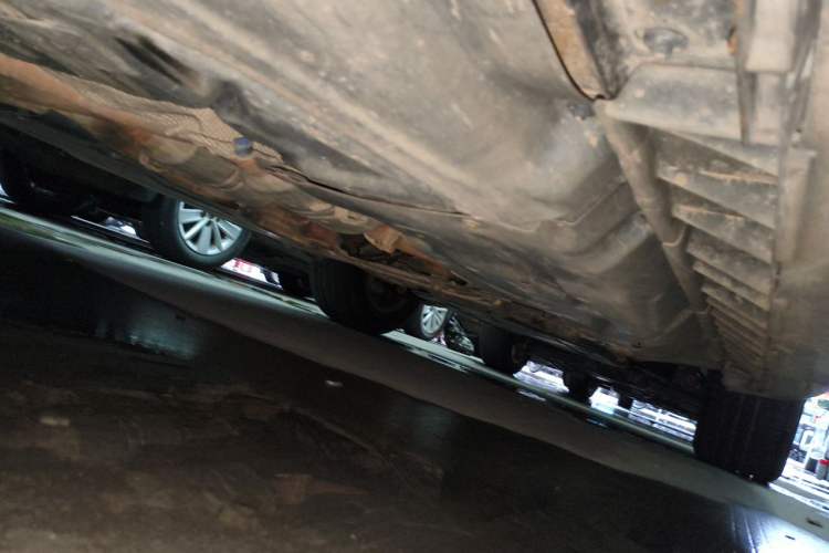 Used Mercedes-Benz M-Class 2010 ML 300 4MATIC Chassis Rear Right