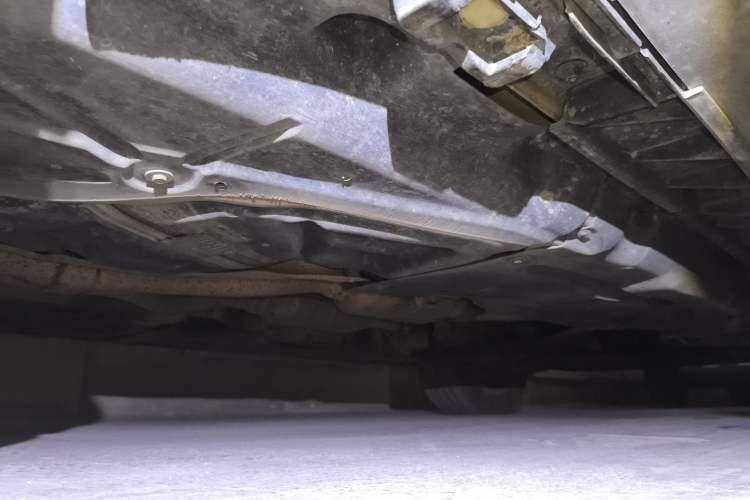 Used Mercedes-Benz M-Class 2010 ML 300 4MATIC Chassis Rear Right