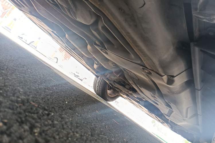 Used Mercedes-Benz M-Class 2010 ML 300 4MATIC Chassis Rear Right