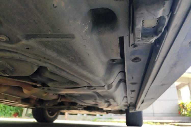 Used Mercedes-Benz M-Class 2010 ML 300 4MATIC Chassis Rear Right