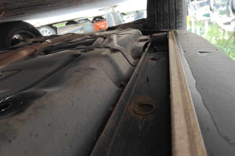 Used Mercedes-Benz M-Class 2010 ML 300 4MATIC Chassis Rear Right
