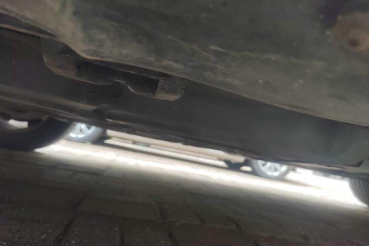 Used Mercedes-Benz M-Class 2010 ML 300 4MATIC Chassis Rear Right