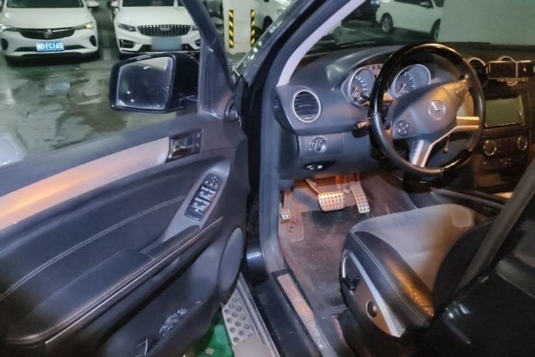 Used Mercedes-Benz M-Class 2010 ML 300 4MATIC Driver Seat