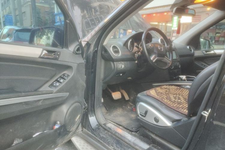 Used Mercedes-Benz M-Class 2010 ML 300 4MATIC Driver Seat