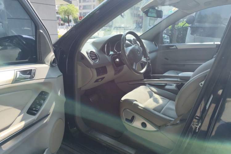 Used Mercedes-Benz M-Class 2010 ML 300 4MATIC Driver Seat