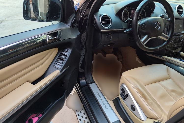 Used Mercedes-Benz M-Class 2010 ML 500 4MATIC Special Edition Driver Seat