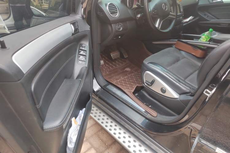 Used Mercedes-Benz M-Class 2010 ML 300 4MATIC Driver Seat
