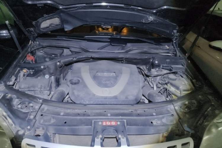 Used Mercedes-Benz M-Class 2010 ML 300 4MATIC Engine Bay