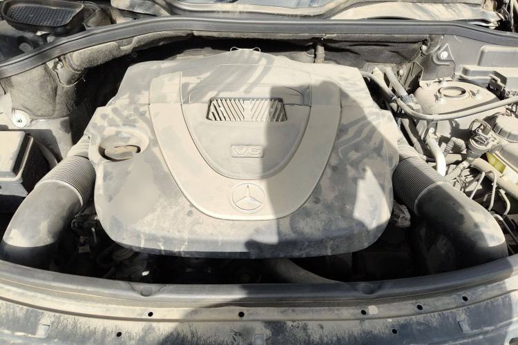 Used Mercedes-Benz M-Class 2010 ML 300 4MATIC Engine Bay