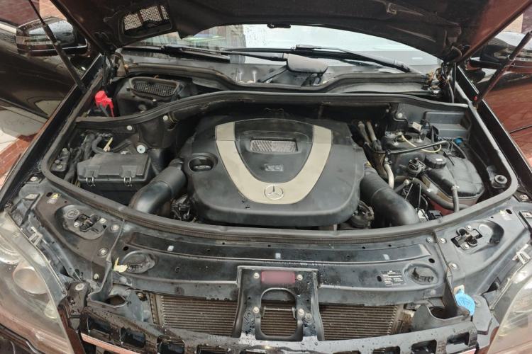 Used Mercedes-Benz M-Class 2010 ML 350 4MATIC Luxury Special Edition Engine Bay