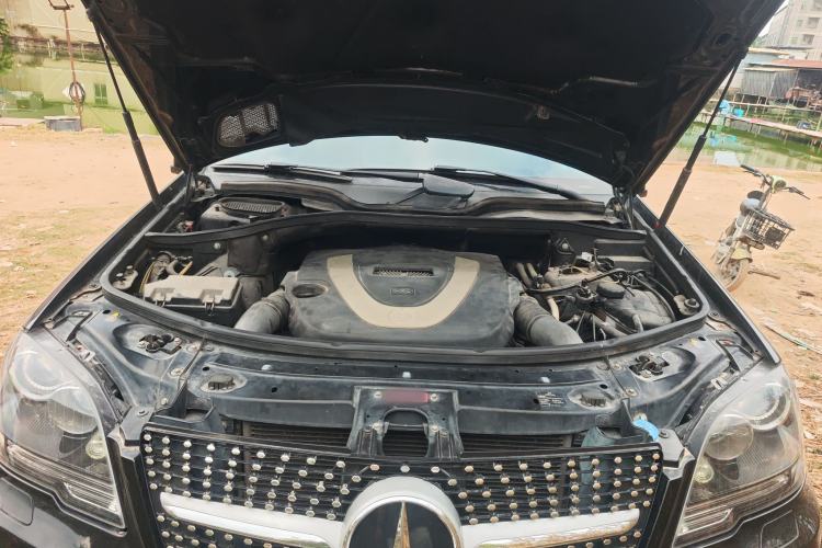 Used Mercedes-Benz M-Class 2010 ML 350 4MATIC Luxury Special Edition Engine Bay