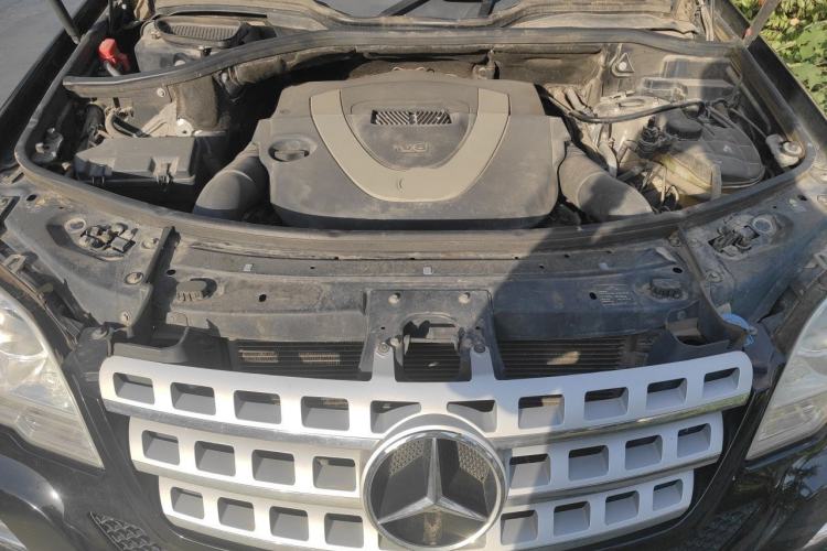 Used Mercedes-Benz M-Class 2010 ML 300 4MATIC Engine Bay