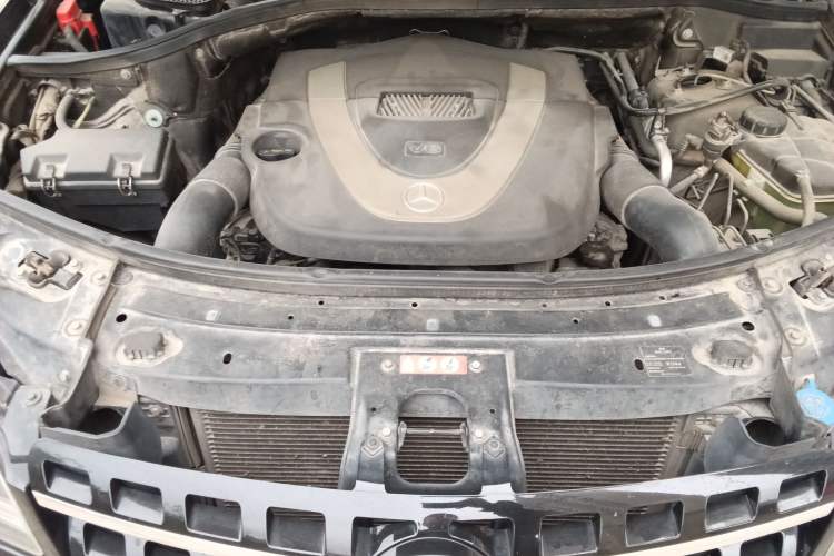 Used Mercedes-Benz M-Class 2010 ML 350 4MATIC Luxury Special Edition Engine Bay
