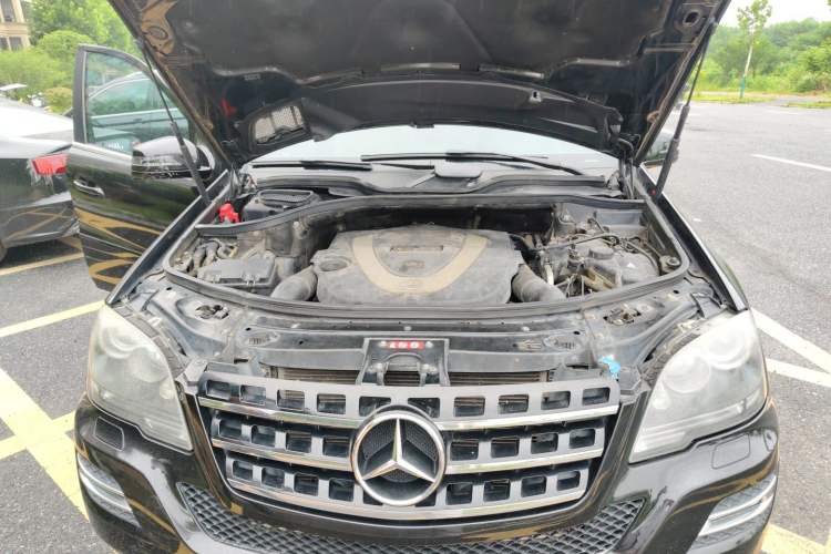 Used Mercedes-Benz M-Class 2010 ML 350 4MATIC Luxury Model Engine Bay