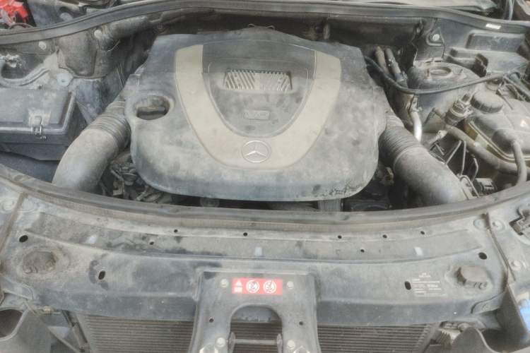 Used Mercedes-Benz M-Class 2010 ML 300 4MATIC Engine Bay