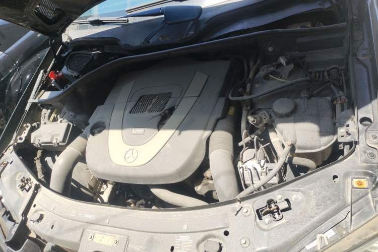 Used Mercedes-Benz M-Class 2010 ML 350 4MATIC Luxury Model Engine Bay