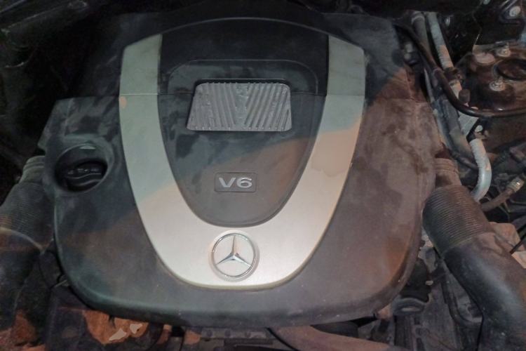 Used Mercedes-Benz M-Class 2010 ML 300 4MATIC Engine Bay