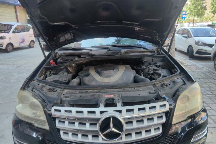 Used Mercedes-Benz M-Class 2010 ML 300 4MATIC Engine Bay