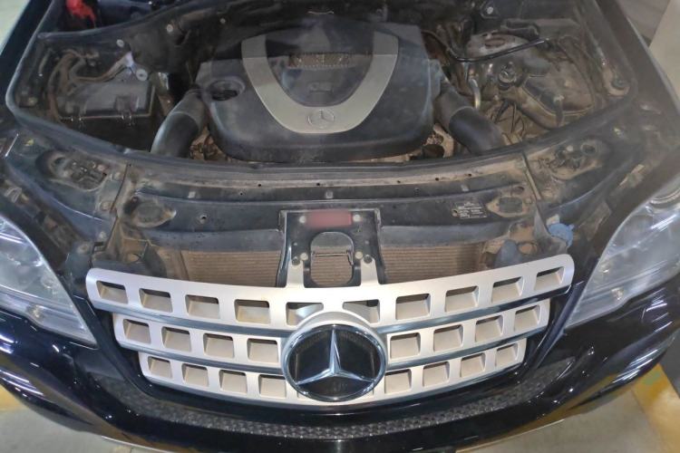 Used Mercedes-Benz M-Class 2010 ML 300 4MATIC Engine Bay