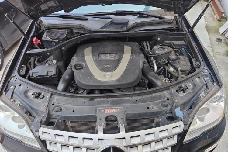 Used Mercedes-Benz M-Class 2010 ML 300 4MATIC Engine Bay