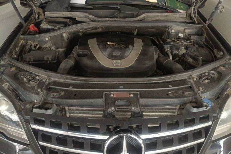 Used Mercedes-Benz M-Class 2010 ML 350 4MATIC Luxury Special Edition Engine Bay
