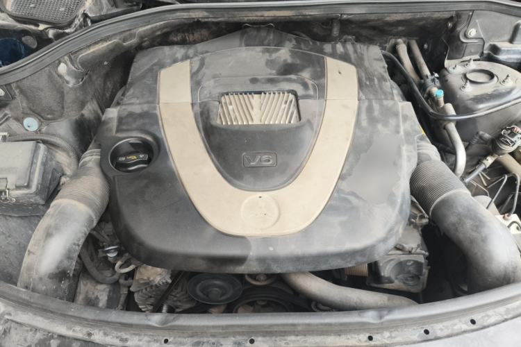 Used Mercedes-Benz M-Class 2010 ML 300 4MATIC Engine Bay
