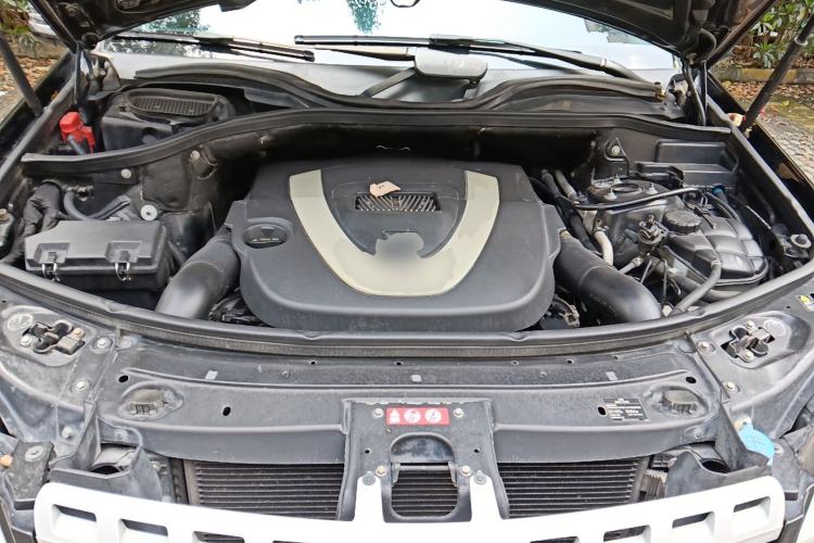 Used Mercedes-Benz M-Class 2010 ML 300 4MATIC Engine Bay