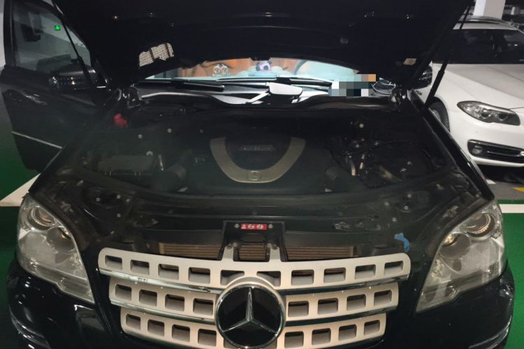 Used Mercedes-Benz M-Class 2010 ML 300 4MATIC Engine Bay