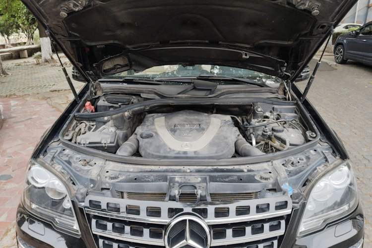 Used Mercedes-Benz M-Class 2010 ML 350 4MATIC Luxury Model Engine Bay