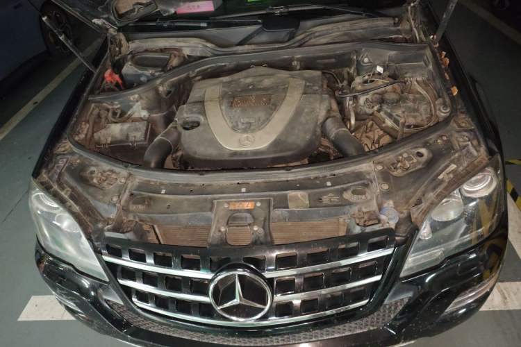 Used Mercedes-Benz M-Class 2010 ML 350 4MATIC Luxury Model Engine Bay