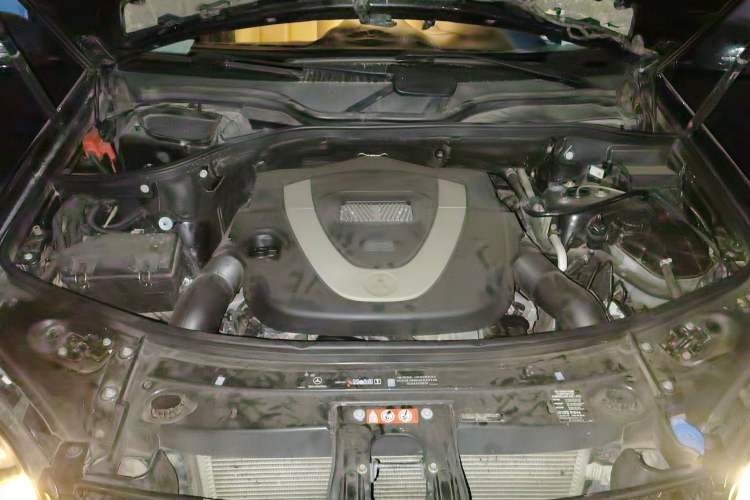 Used Mercedes-Benz M-Class 2010 ML 350 4MATIC Luxury Special Edition Engine Bay