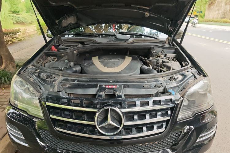 Used Mercedes-Benz M-Class 2010 ML 350 4MATIC Luxury Model Engine Bay
