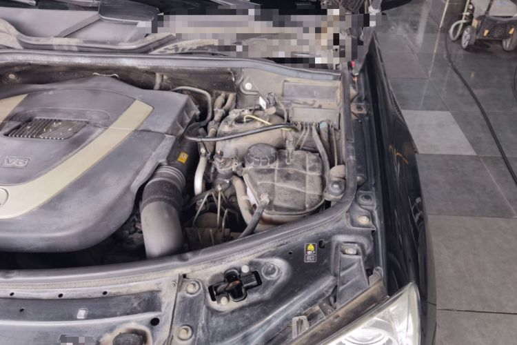 Used Mercedes-Benz M-Class 2010 ML 350 4MATIC Luxury Model Engine Bay Left